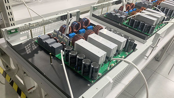 Was ist das Arbeitsprinzip eines statischen reaktiven Leistungsgenerators?